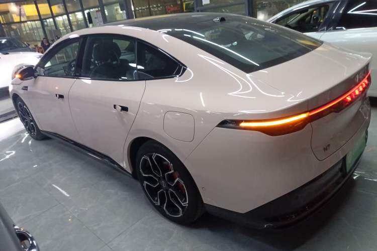 Used Nissan N7 2025 625 Max Exterior 3