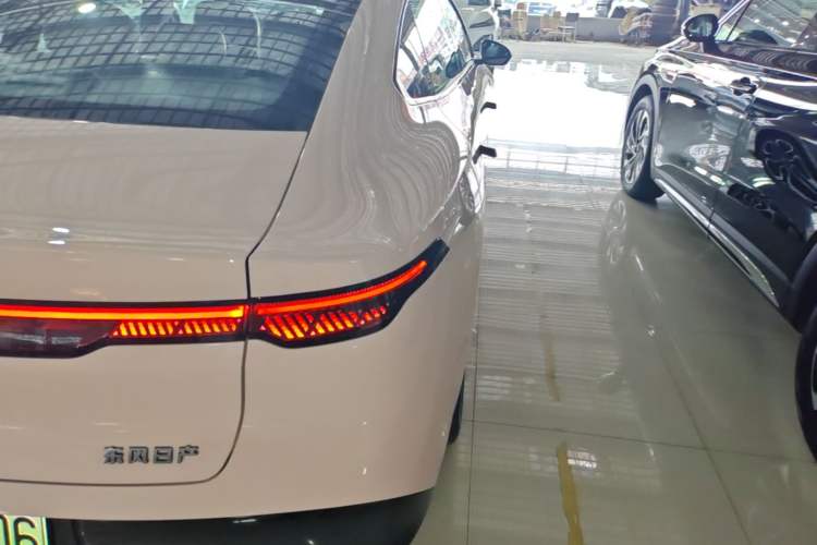 Used Nissan N7 2025 625 Max Exterior 3