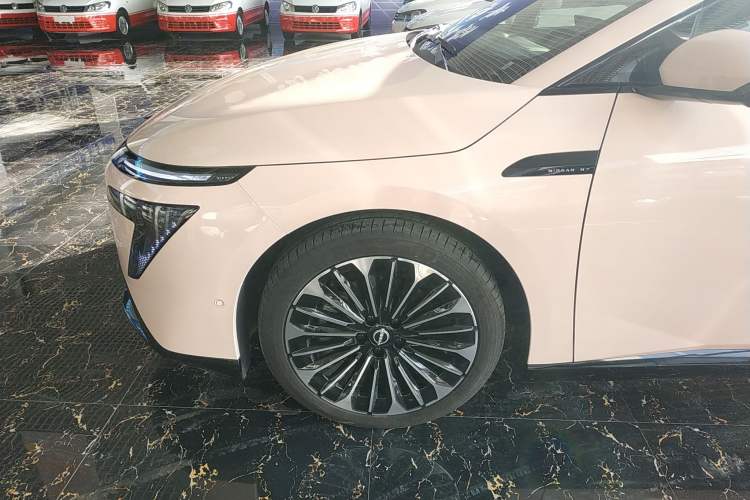 Used Nissan N7 2025 625 Max Exterior 7
