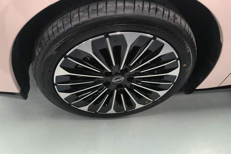 Used Nissan N7 2025 510 Pro Exterior 7