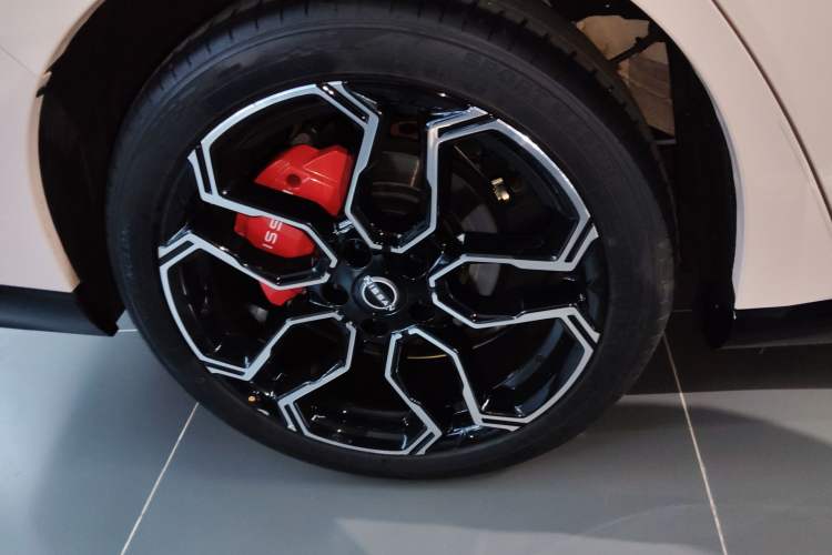 Used Nissan N7 2025 510 Pro Exterior 8