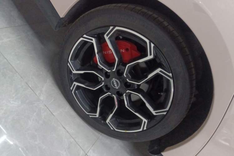 Used Nissan N7 2025 625 Max Exterior 8