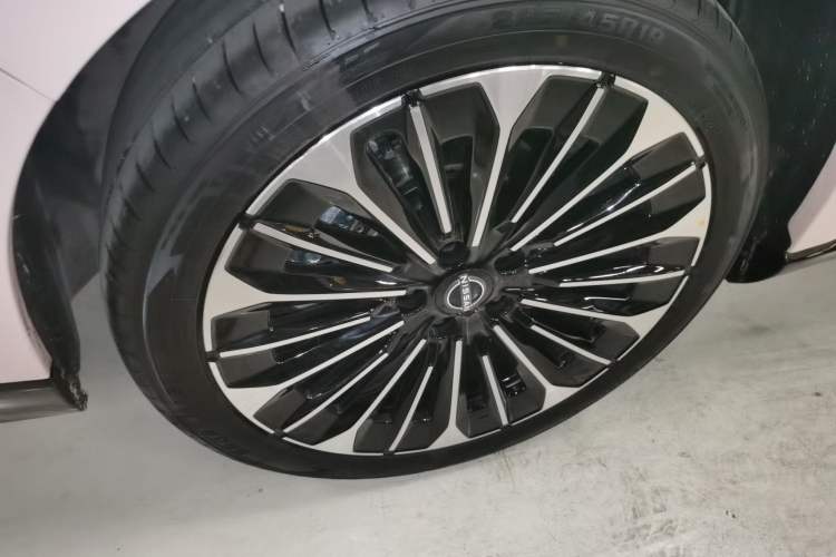 Used Nissan N7 2025 510 Pro Exterior 8