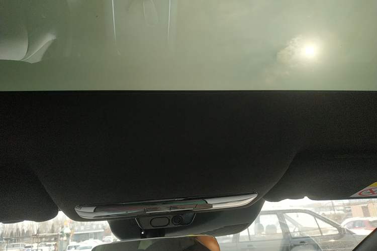 Used Nissan N7 2025 625 Max Headliner