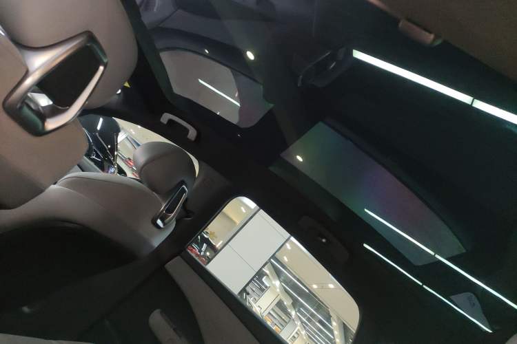 Used Nissan N7 2025 625 Max Headliner