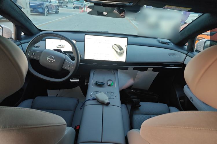 Used Nissan N7 2025 510 Max Interior 2
