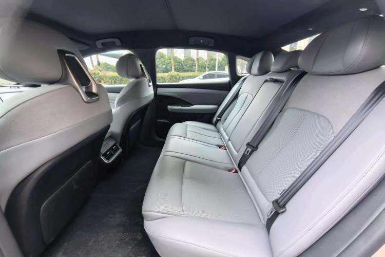 Used Nissan N7 2025 510 Max Interior 2