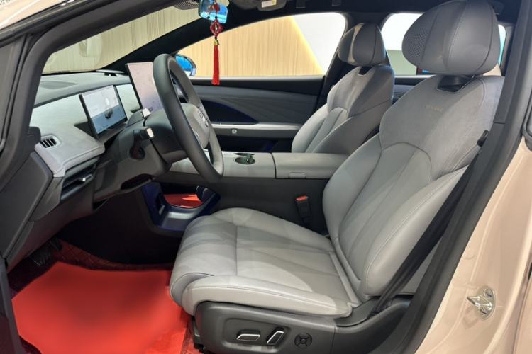Used Nissan N7 2025 625 Max Interior 2