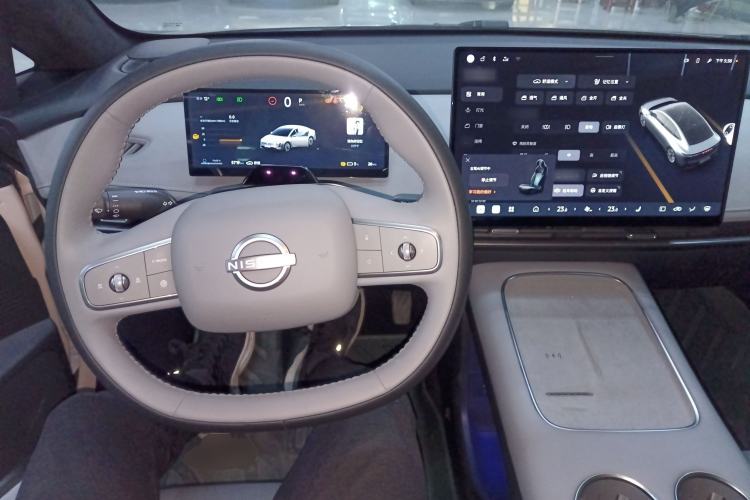 Used Nissan N7 2025 625 Max Interior 2