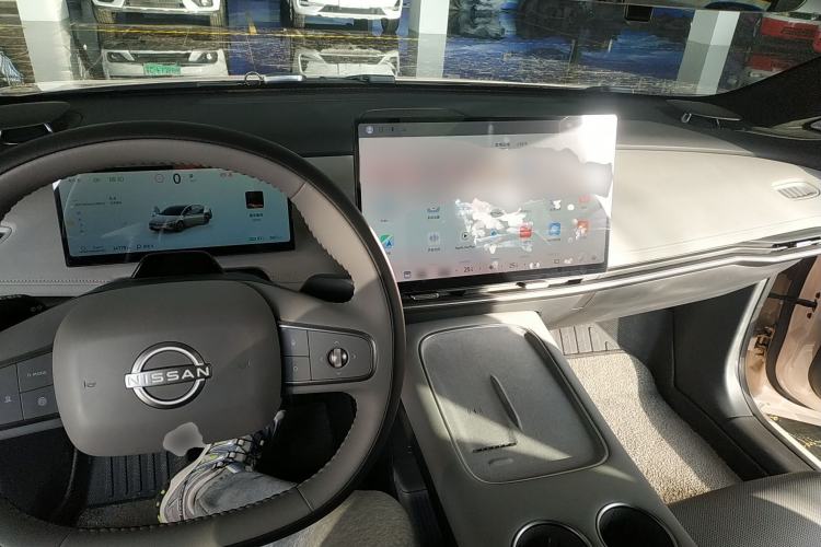 Used Nissan N7 2025 625 Max Interior 2