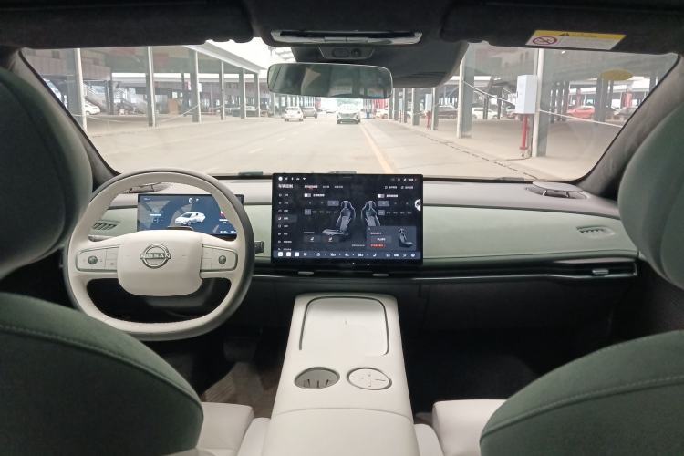 Used Nissan N7 2025 625 Max Interior 2