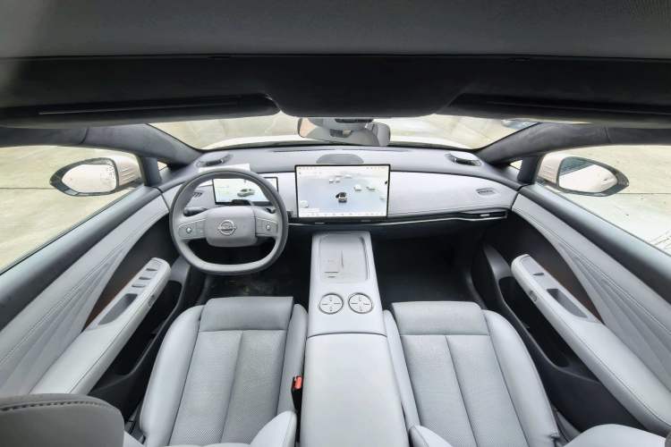 Used Nissan N7 2025 510 Max Interior 3