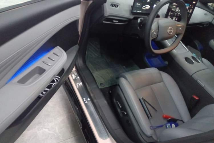 Used Nissan N7 2025 625 Max Interior 3