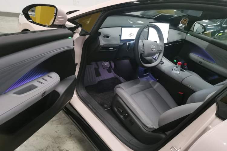 Used Nissan N7 2025 510 Pro Interior 3