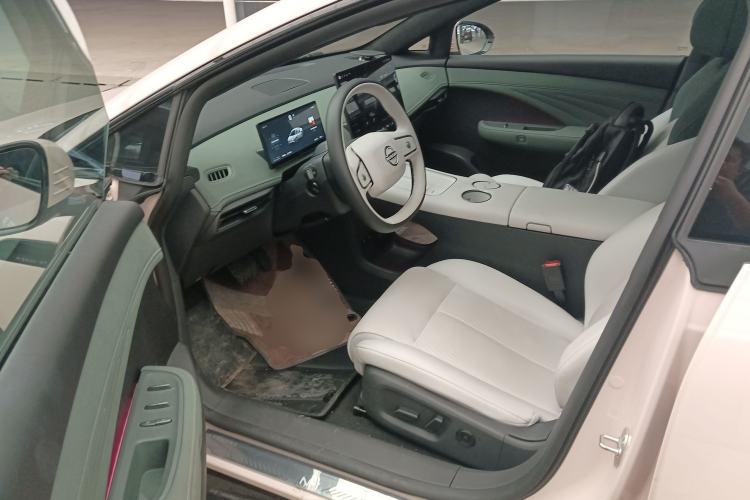 Used Nissan N7 2025 625 Max Interior 3