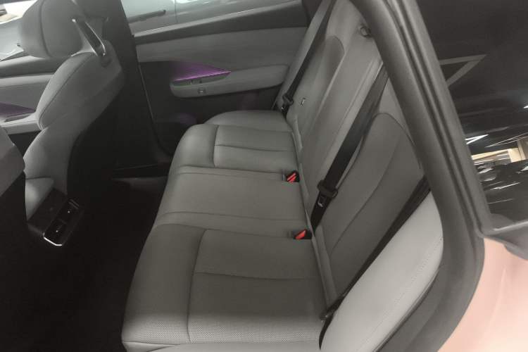 Used Nissan N7 2025 625 Max Interior 4