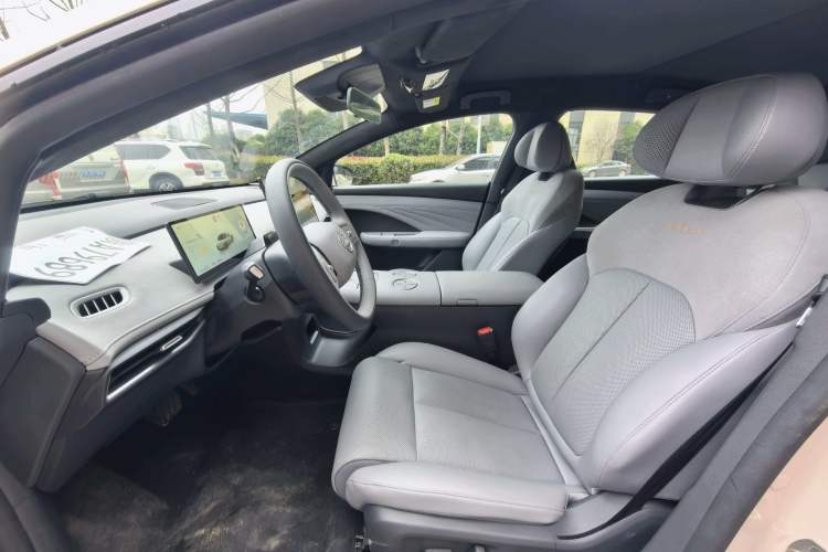 Used Nissan N7 2025 510 Max Interior 4