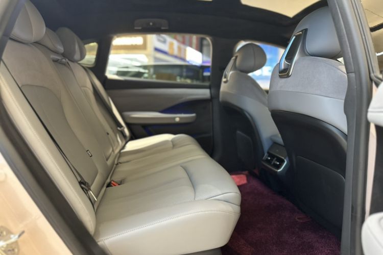 Used Nissan N7 2025 625 Max Interior 5