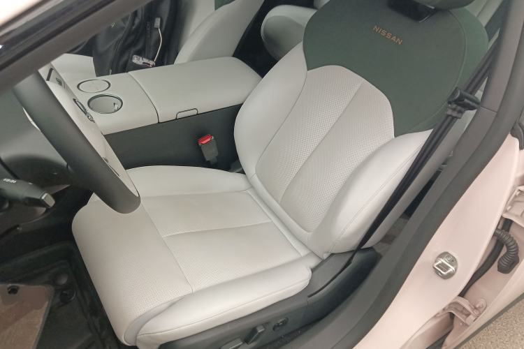Used Nissan N7 2025 625 Max Left Front Seat