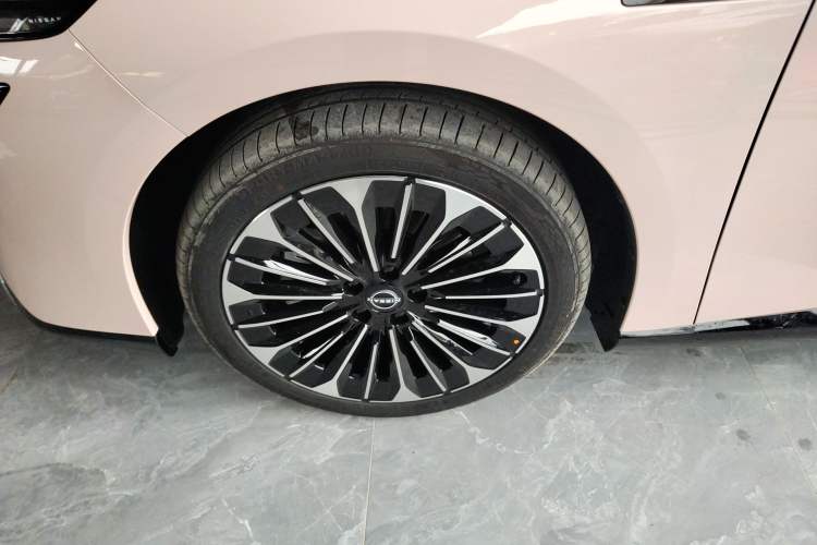 Used Nissan N7 2025 510 Pro Left Front Wheel Hub