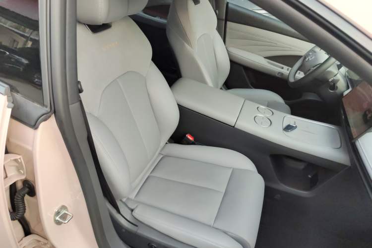 Used Nissan N7 2025 510 Max Right Front Seat
