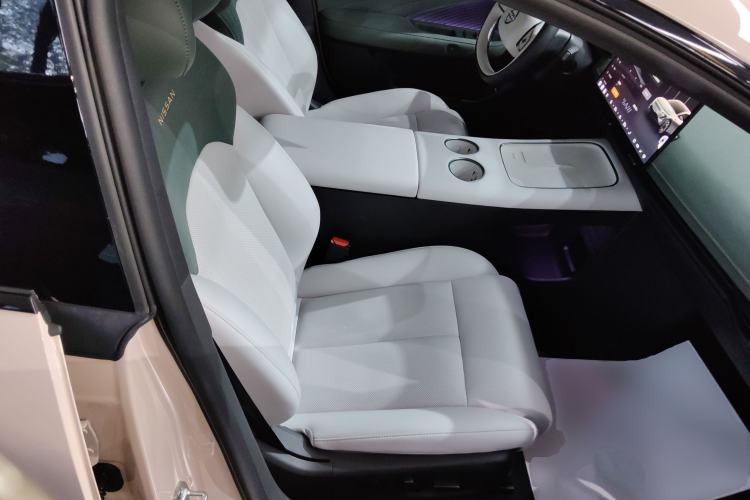 Used Nissan N7 2025 510 Pro Right Front Seat