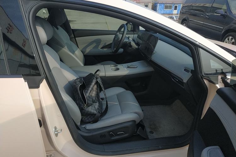 Used Nissan N7 2025 625 Max Right Front Seat