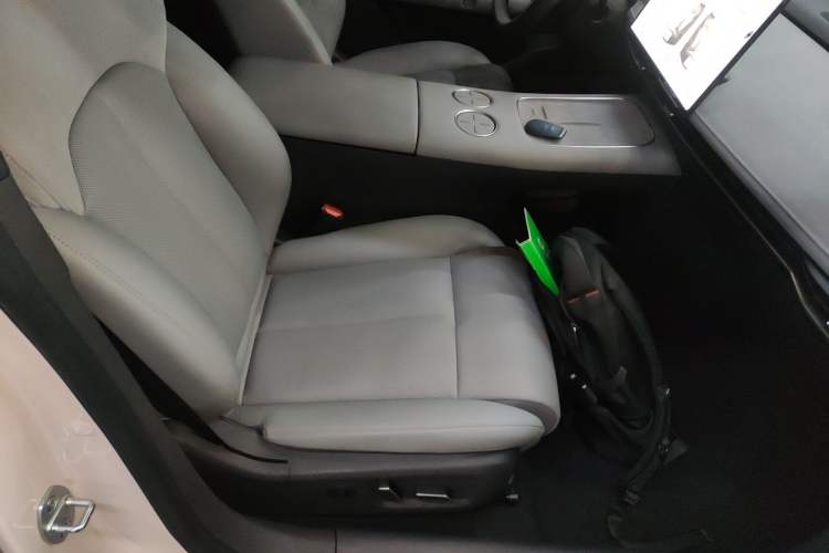 Used Nissan N7 2025 625 Max Right Front Seat