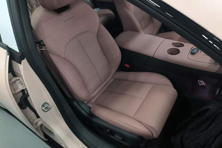 Used Nissan N7 2025 510 Pro Right Front Seat