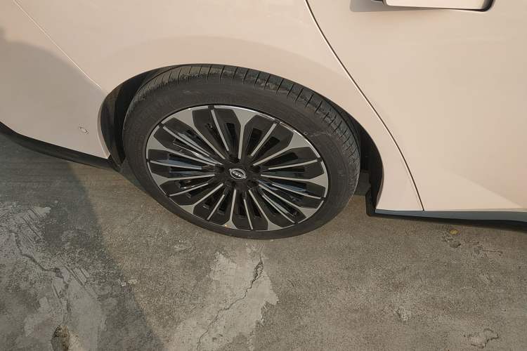 Used Nissan N7 2025 625 Max Right Rear Wheel Hub