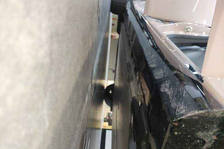 Used Nissan N7 2025 625 Max Right Side Sill