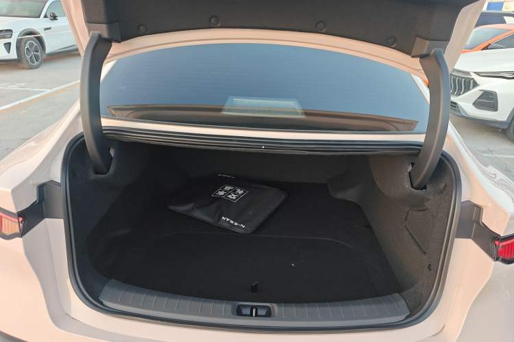 Used Nissan N7 2025 510 Max Trunk