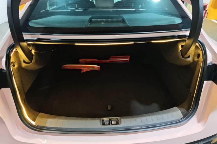 Used Nissan N7 2025 510 Pro Trunk