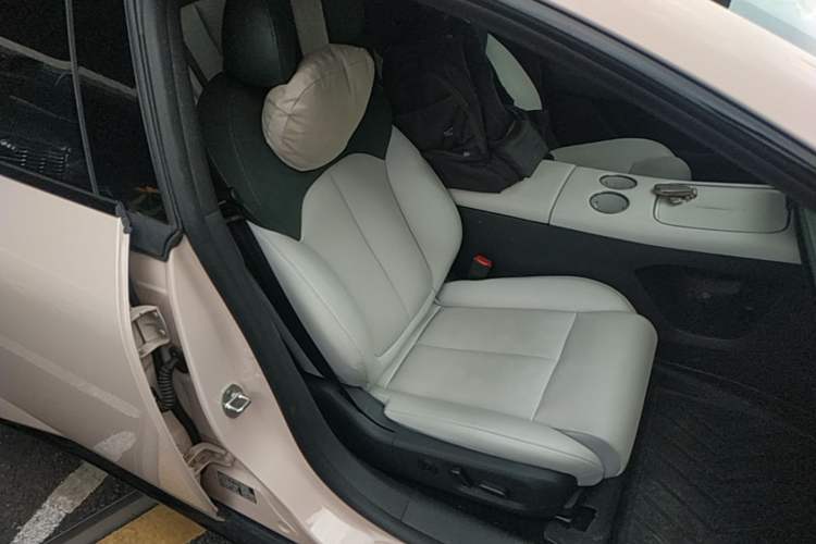 Used Nissan N7 2025 625 Max Right Front Seat