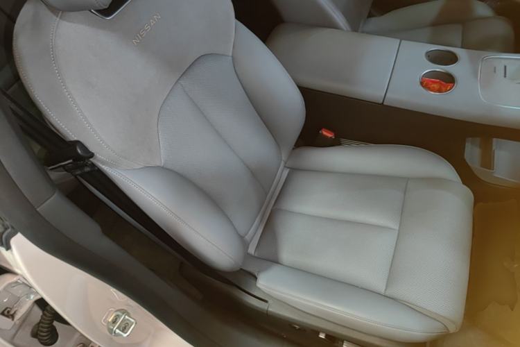 Used Nissan N7 2025 625 Max Right Front Seat