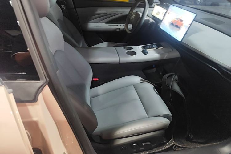 Used Nissan N7 2025 510 Pro Right Front Seat