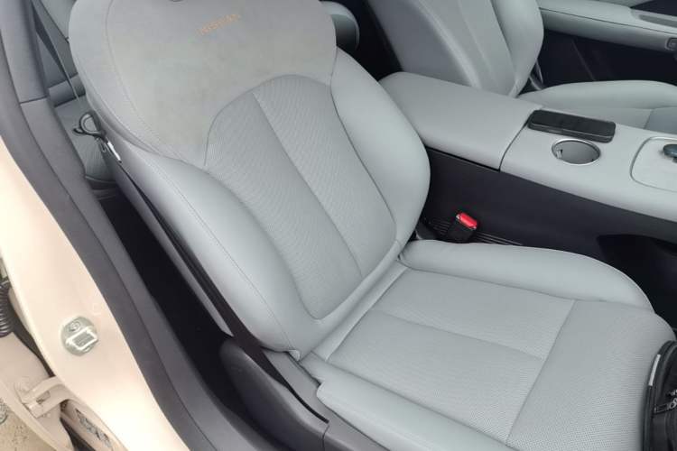 Used Nissan N7 2025 625 Max Right Front Seat