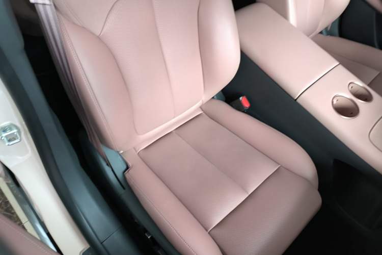 Used Nissan N7 2025 625 Max Right Front Seat