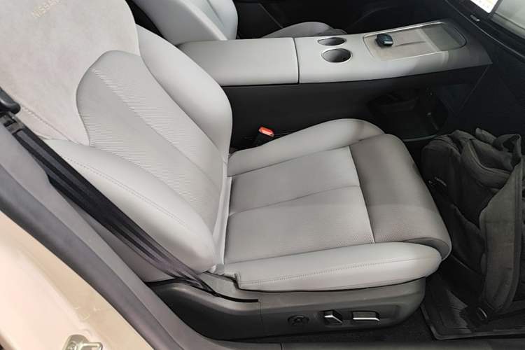 Used Nissan N7 2025 510 Max Right Front Seat