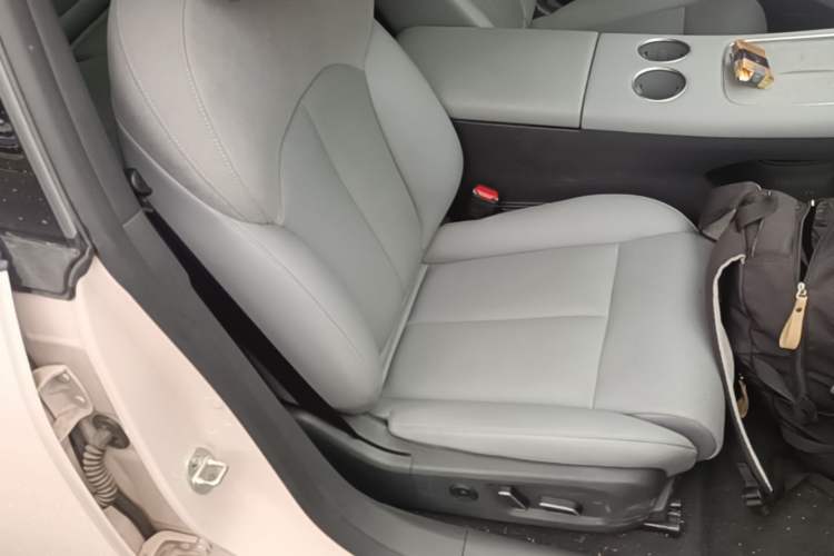 Used Nissan N7 2025 625 Max Right Front Seat