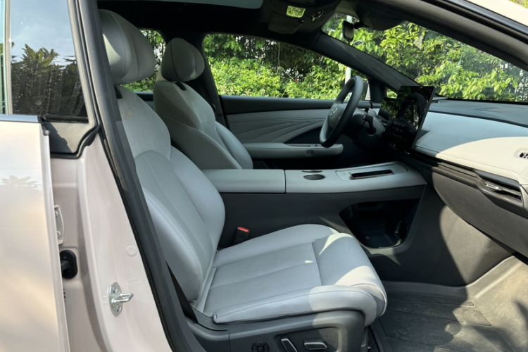Used Nissan N7 2025 625 Max Right Front Seat