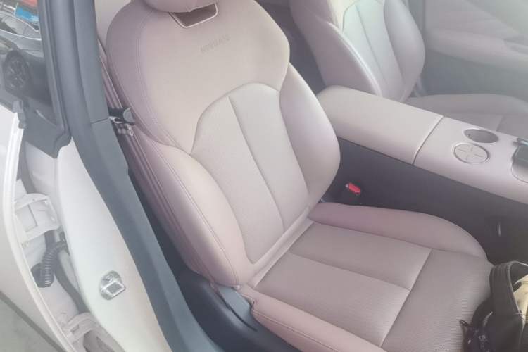Used Nissan N7 2025 510 Max Right Front Seat
