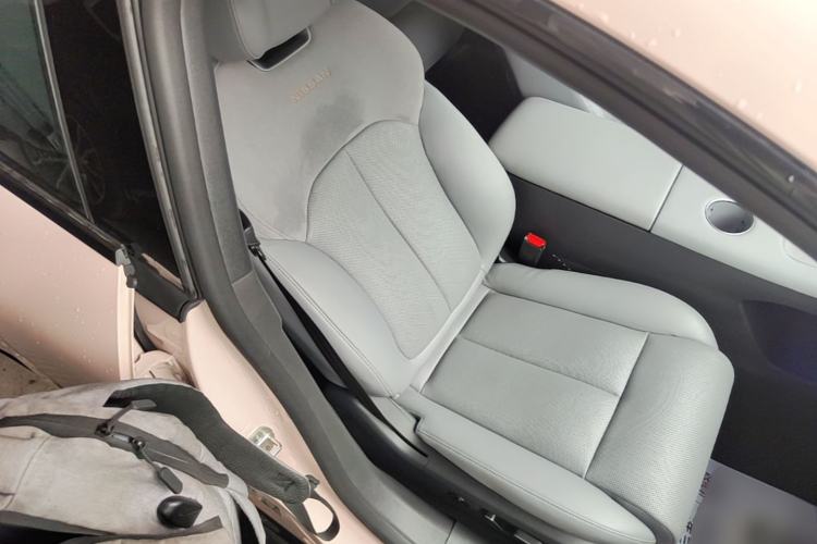 Used Nissan N7 2025 625 Max Right Front Seat