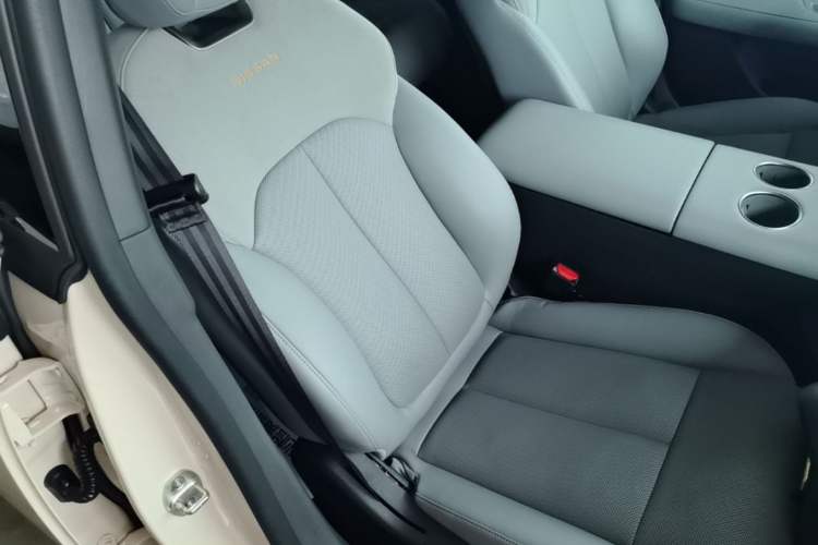 Used Nissan N7 2025 625 Max Right Front Seat