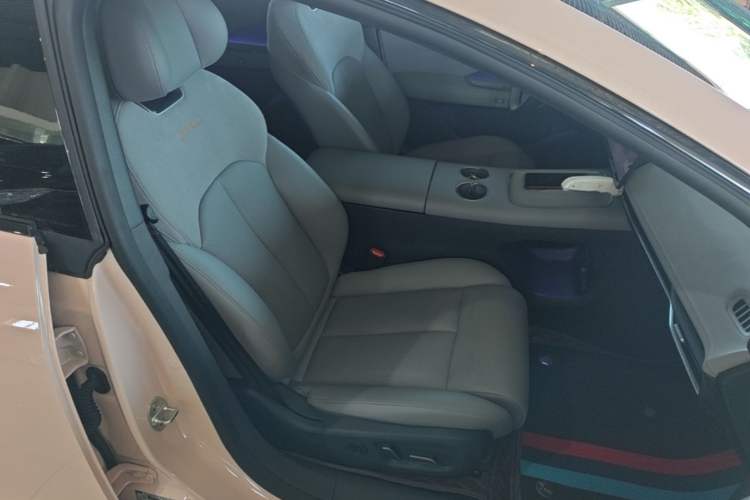 Used Nissan N7 2025 625 Max Right Front Seat