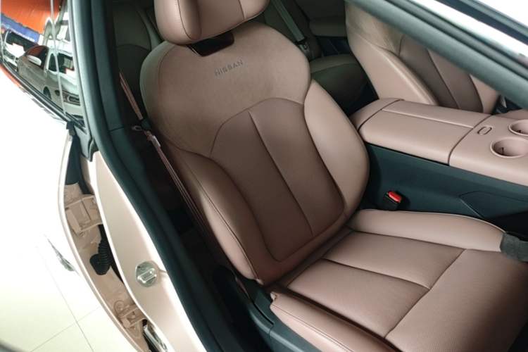 Used Nissan N7 2025 510 Max Right Front Seat