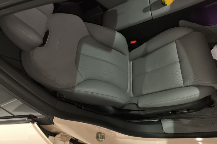 Used Nissan N7 2025 625 Max Right Front Seat