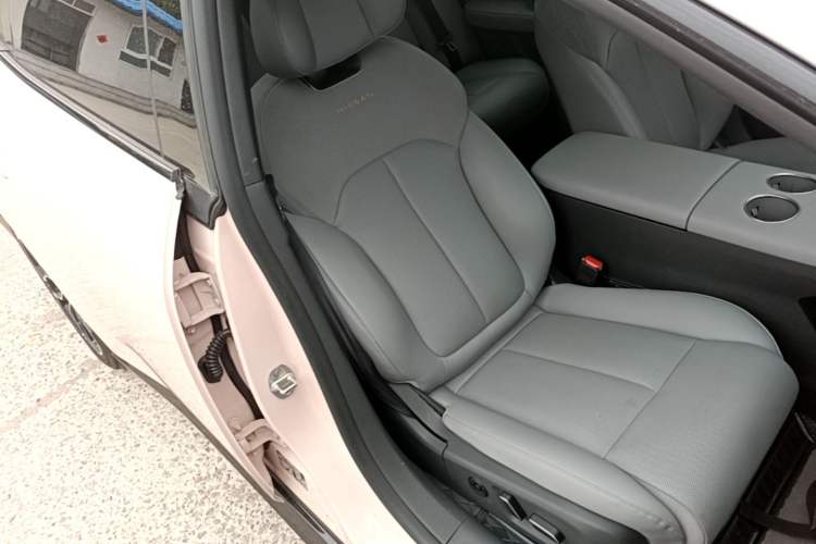 Used Nissan N7 2025 510 Max Right Front Seat