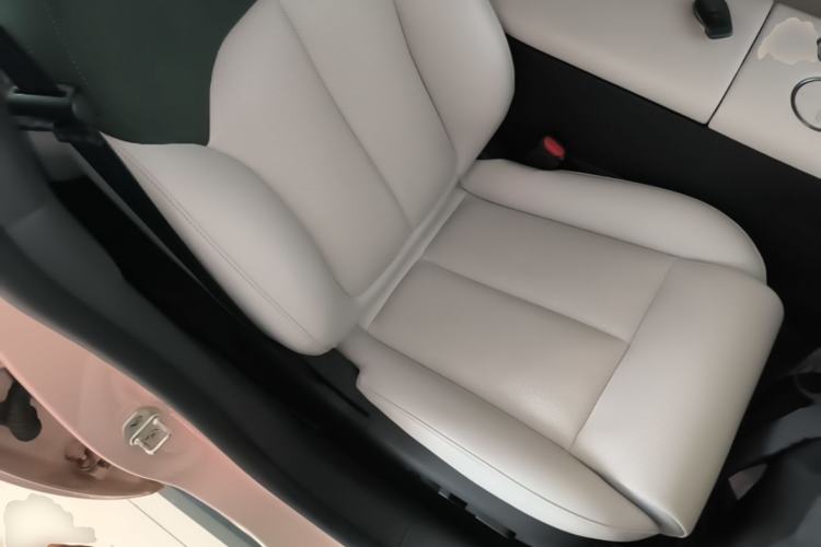 Used Nissan N7 2025 625 Max Right Front Seat