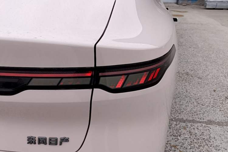 Used Nissan N7 2025 510 Max Right Rear Taillight